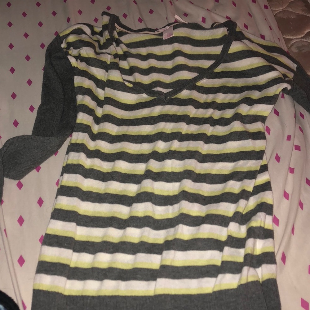 🥜Vs/pink v-neck sweater